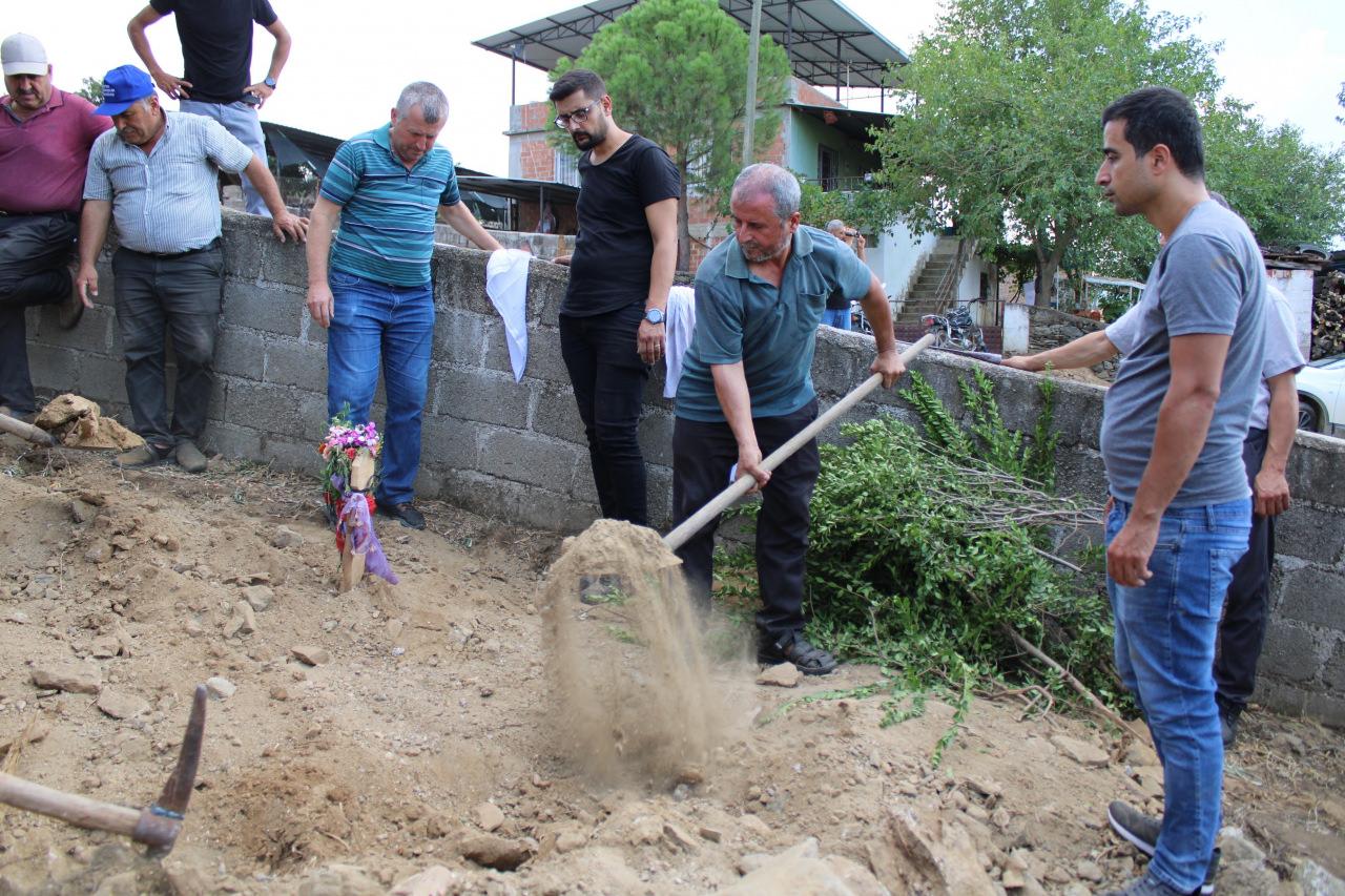 2 aylik evliyken esinin bogazini keserek oldurmustu cani koca tahliye edildi 0 7YPzUwSF