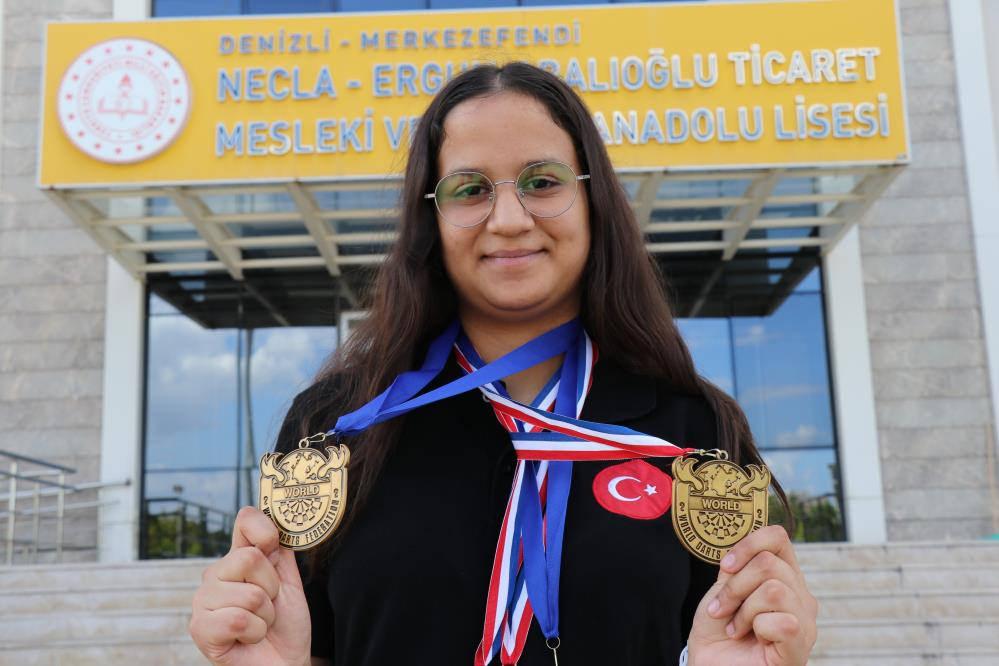 2 sefer ulusal kadronun kapisindan dondu secildigi yil hem avrupa hem dunya sampiyonu oldu ReYtmmIE