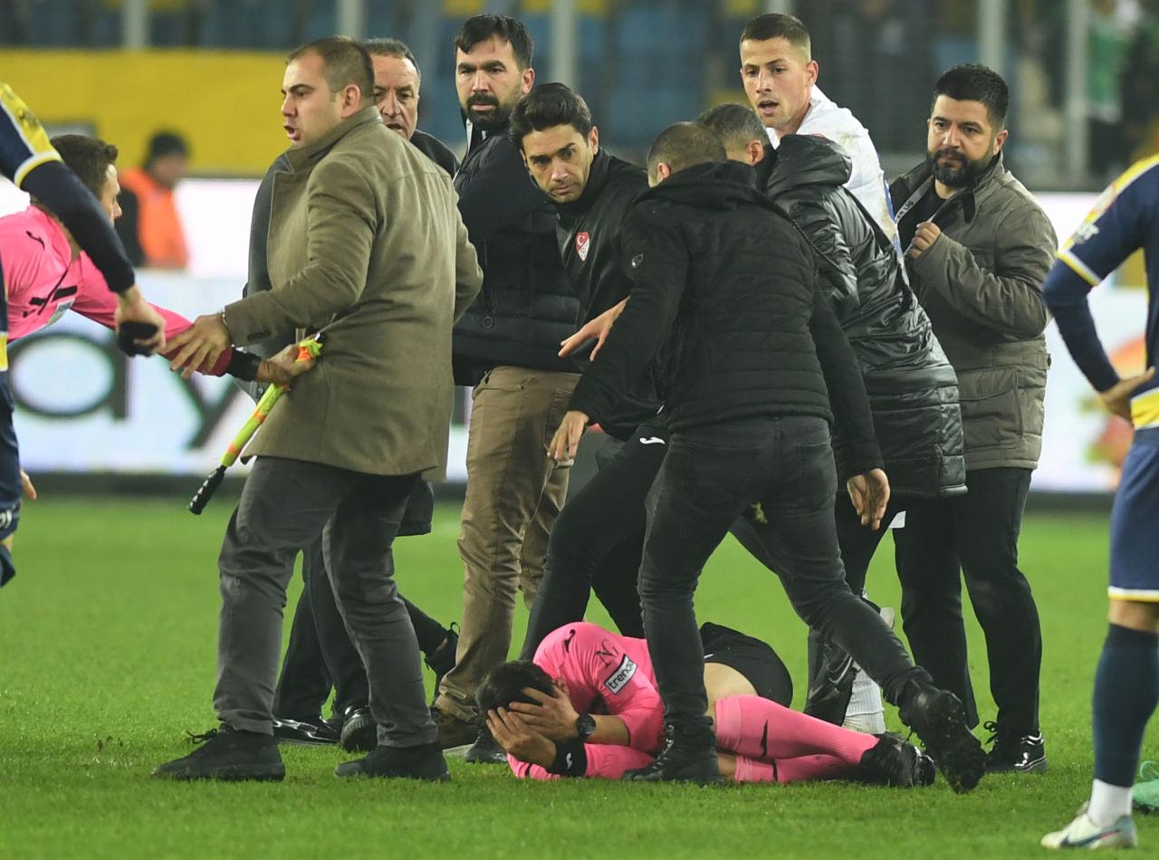 2 yil evvel muhtesem lige veda eden tarihi kulup 8 milyon tllik kasap borcunu Hf8CKTSI
