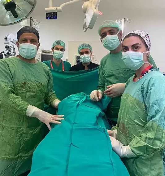 25 milyonda bir goruluyor dev tumor ameliyatla cikarildi 0 yDgfH5V8