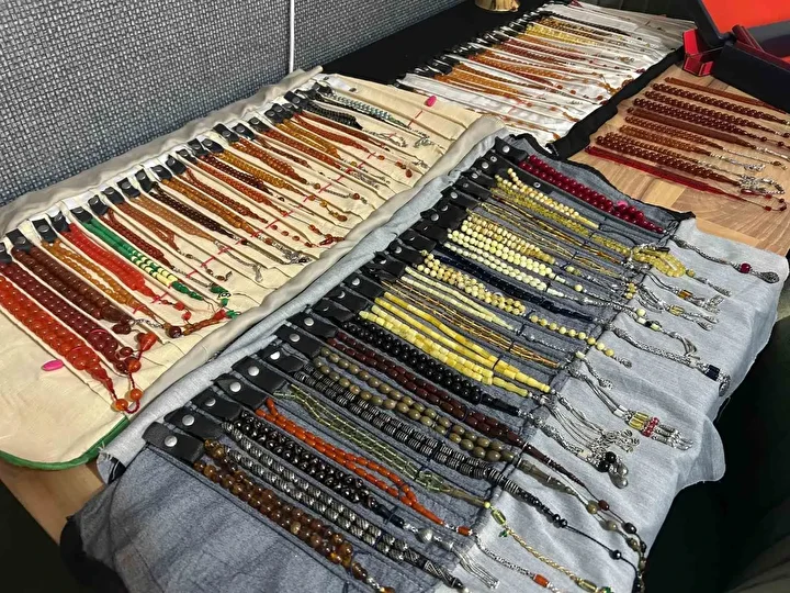 35 yillik tespih koleksiyonunu gazze icin satisa cikardi 0 yH7NOfe4