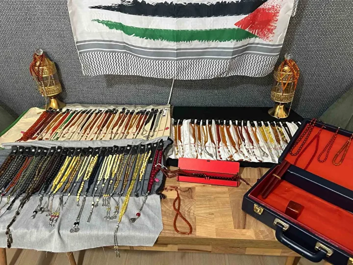 35 yillik tespih koleksiyonunu gazze icin satisa cikardi 5 wfqluZeH