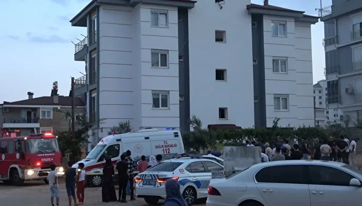 6 cocugun uzerine akaryakit dokup yakmaya calisan bayan mahalleye kabusu yasatti verilen karar aileleri JysSMGdB