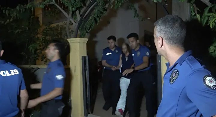 6 cocugun uzerine akaryakit dokup yakmaya calisan bayan mahalleye kabusu yasatti verilen karar aileleri SGVwJ2cC