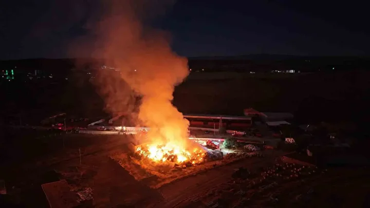 650 ton saman balyasi kundaklandi yaklasik maddi ziyan 2 milyon lira 1 sEZnuzE8