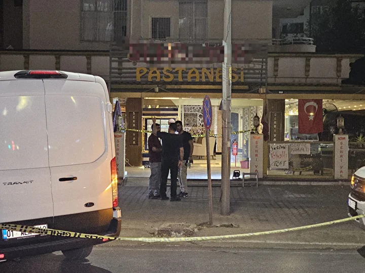 Adana'da enteresan olay: Pastaneye pimi çekilmemiş el bombası attı 1 adanada enteresan olay pastaneye pimi cekilmemis el bombasi atti 0 9NtqmKQ3