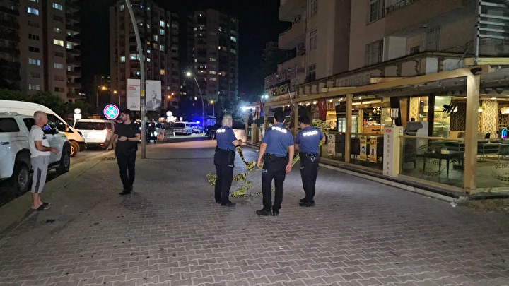 Adana'da enteresan olay: Pastaneye pimi çekilmemiş el bombası attı 6 adanada enteresan olay pastaneye pimi cekilmemis el bombasi atti 5 rOGlvV1F