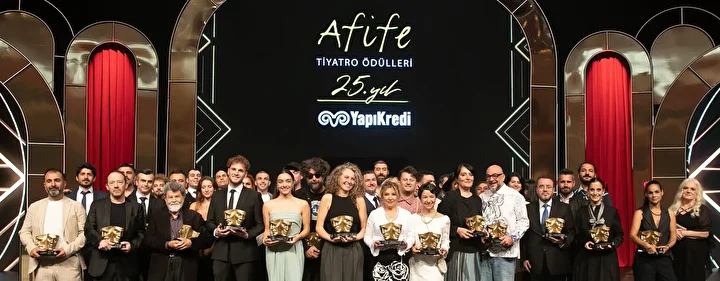 afife jale tiyatro odullerindeki yanilgi buyuk reaksiyon cekti unlu oyuncu alper ataki meyyit gosterdiler PFCNTXqz