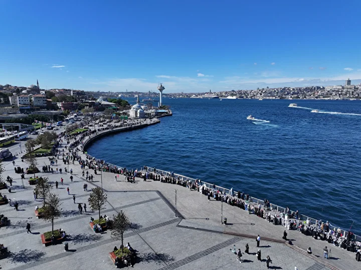 ak parti bayan kollarindan gazze icin sessiz ciglik aktifligi kiyi cizgisi boyunca zincir olusturuldu 2qM3q7yN