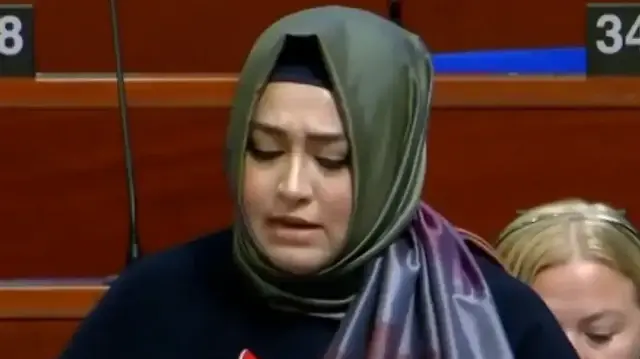 AK Parti İstanbul Milletvekili Sena Işık Çelik Kanat’tan Türk heyetini suçlayan Alman vekile ders niteliğinde kelamlar: Avrupa Kurulu’nda Gazze soykırımını haykırdı ak parti istanbul milletvekili sena isik celik kanattan turk heyetini suclayan alman vekile ders P78YOEsB.webp