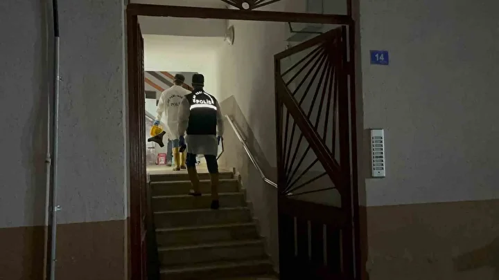 alanyada 5 katli binada yangin panigi 1 kisi hayatini kaybetti 7 A2AGmuIW