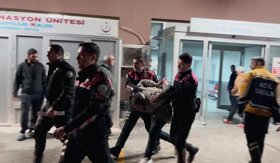alkolluyken kendisini dolandirdigini arguman ettigi arkadasini vurdu pucDZpcZ.jpg
