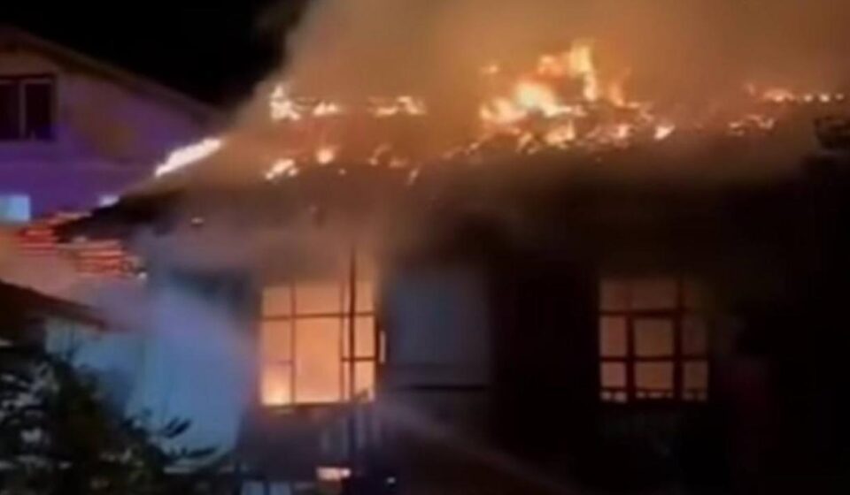Amasya’daki yangında 2 konut kül oldu amasyadaki yanginda 2 konut kul oldu icrUqY4z.jpg