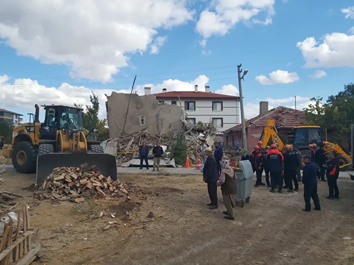 ankarada 3 katli metruk bina coktu 3 6jE1HLJL