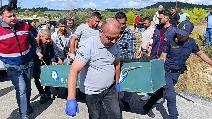 Antalya’da çöp kamyonunda vahim cinayet: Mesai arkadaşını boğazından bıçaklayarak öldürdü 3 antalyada cop kamyonunda vahim cinayet mesai arkadasini bogazindan bicaklayarak oldurdu 2 uT2C6J2b