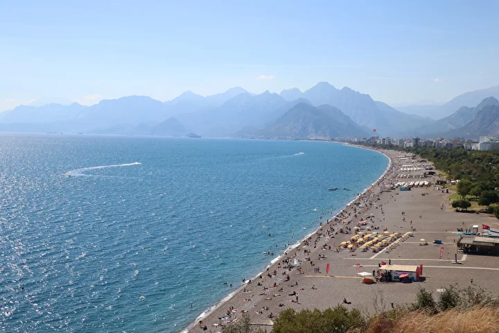 antalyada yazdan kalma gunler kiyilarda yogunluk yasaniyor 0 EwdA8vMr