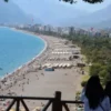 antalyada yazdan kalma gunler kiyilarda yogunluk yasaniyor 1OyGaihQ.webp