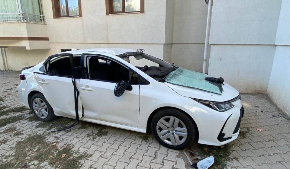 Arabada çakmak gazı tüpü patladı: 1 çocuk yaralı arabada cakmak gazi tupu patladi 1 cocuk yarali dbnDiTNg.jpg