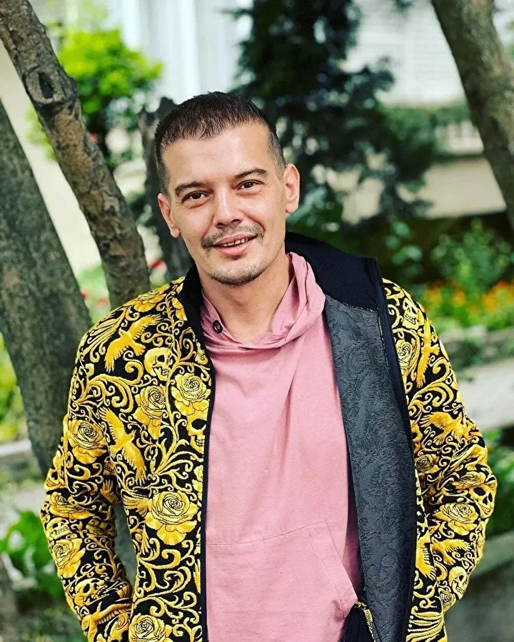 Arda Kural'ın yeni mesleğini duyan şoke oldu: Altın tüccarlığı yapacak 2 arda kuralin yeni meslegini duyan soke oldu altin tuccarligi yapacak 1 cpJ7z738