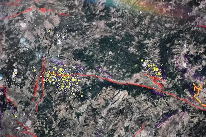 Artçılar 12 bini aştı, sarsıntı fırtınası sürüyor: İki ilçe ortasındaki meyyit faylar uyandı 2 artcilar 12 bini asti sarsinti firtinasi suruyor iki ilce ortasindaki meyyit faylar uyandi 1 MGl35ivv
