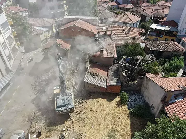 Artçılar 12 bini aştı, sarsıntı fırtınası sürüyor: İki ilçe ortasındaki meyyit faylar uyandı 6 artcilar 12 bini asti sarsinti firtinasi suruyor iki ilce ortasindaki meyyit faylar uyandi 5
