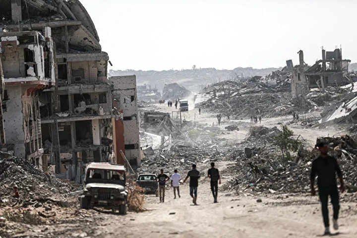 ateskes sonrasi gazzede yollar binalar ve altyapi agir hasar gordu 21