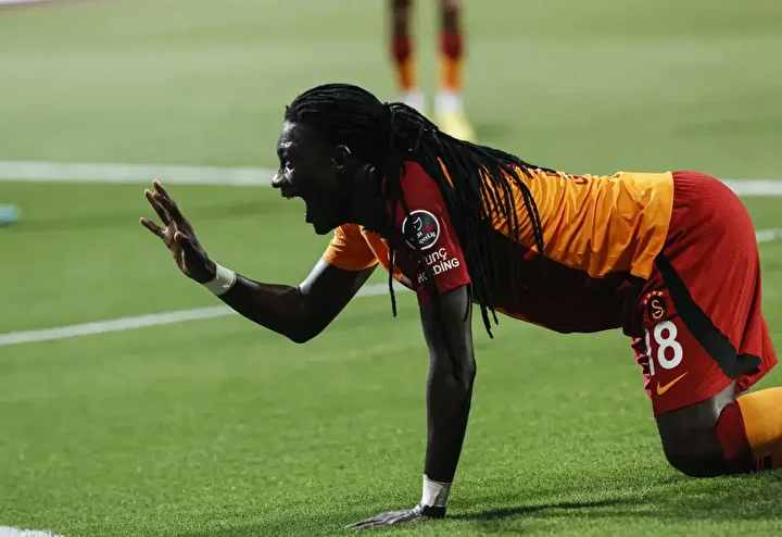 Bafetimbi Gomis’ten Fenerbahçeli yıldıza şok kelamlar: ‘Seni besleyen eli vurma’ 4 bafetimbi gomisten fenerbahceli yildiza sok kelamlar seni besleyen eli vurma 3 dhcaGgmf