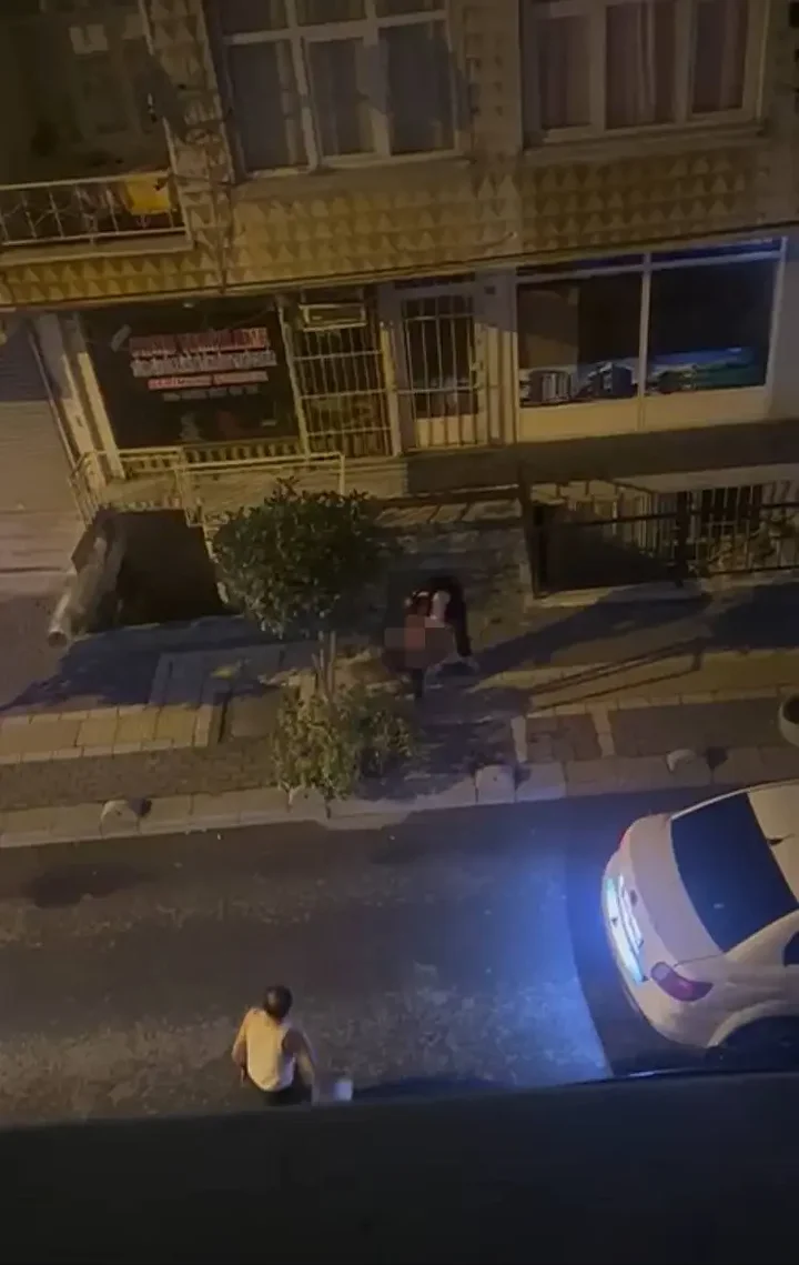 bahcelievlerde dehset pitbull cinsi kopek sahibine saldirdi 3 85BSyFSt