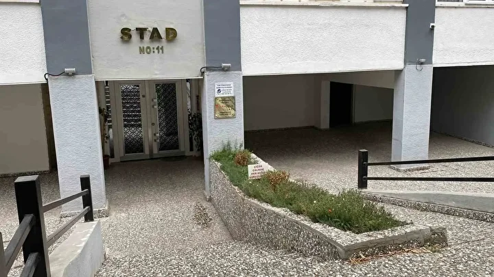 bahcesinden daima cicek calinan apartmanin yoneticisinden farkli ikaz 0 fZO1TuRv