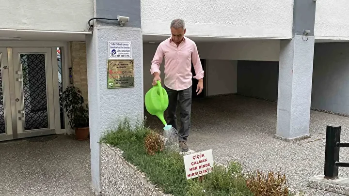 bahcesinden daima cicek calinan apartmanin yoneticisinden farkli ikaz 1 Cu8q2bEW