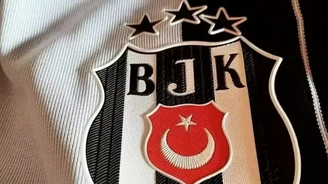besiktas dorduncu formasini tanitti taraftardan gecer not aldi ZW9Y8dd3.webp