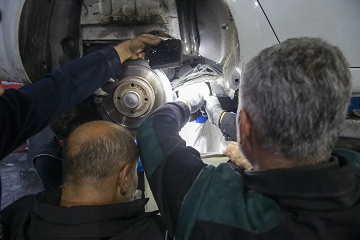 Bolu'da durdurulan arabada 7 kilo 150 gram sentetik uyuşturucu ele geçirildi 2 boluda durdurulan arabada 7 kilo 150 gram sentetik uyusturucu ele gecirildi 1 QfiLi4eE