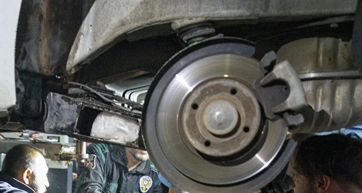 Bolu'da durdurulan arabada 7 kilo 150 gram sentetik uyuşturucu ele geçirildi 4 boluda durdurulan arabada 7 kilo 150 gram sentetik uyusturucu ele gecirildi 3 S81RaW4r