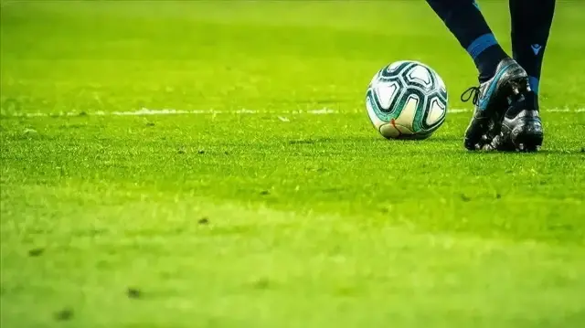 bugun saat kacta kimin maci var 10 ekim 2025 bugunku futbol mac programi ve YOnLMaiO.webp