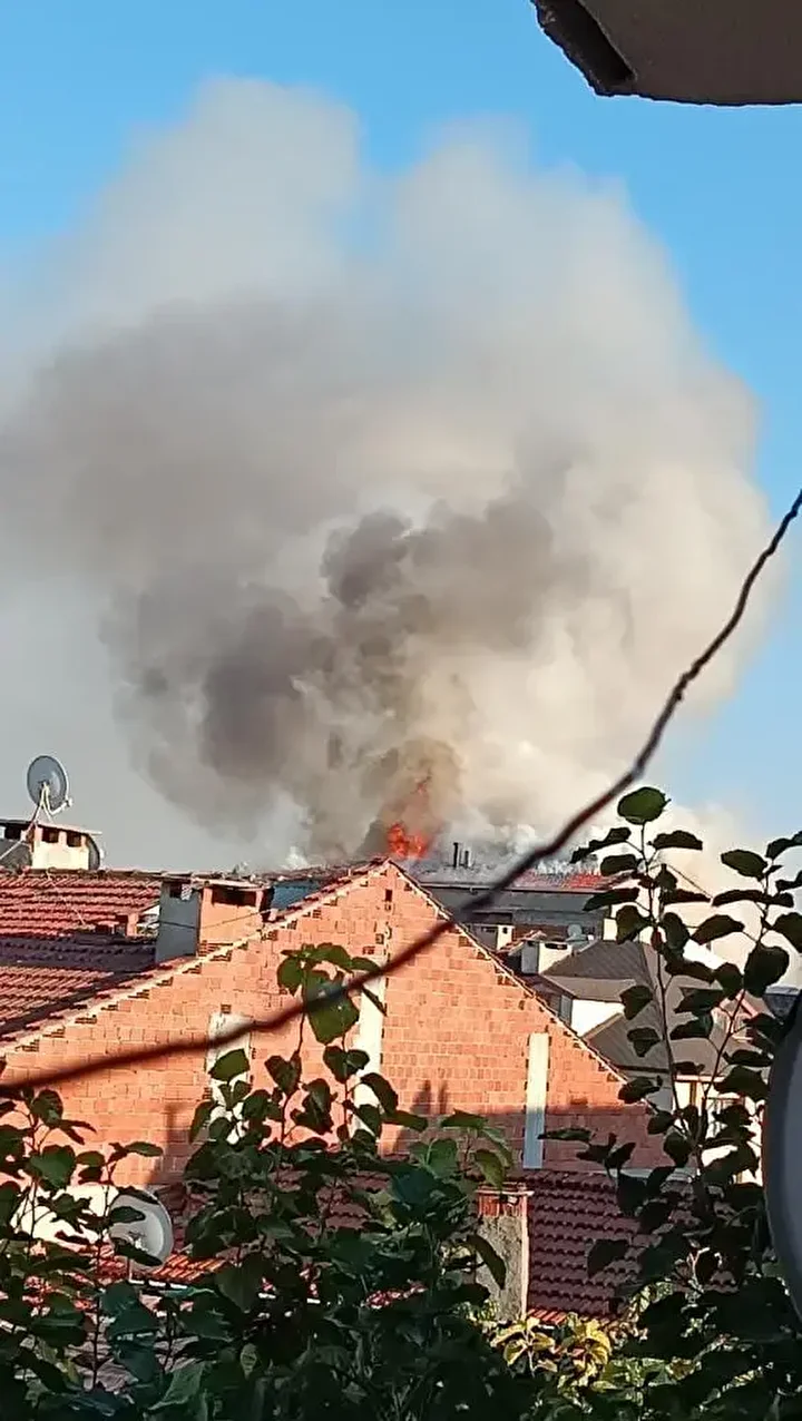 bursada bes katli apartmanin catisinda cikan yangin sonduruldu 3 FtQHgaWD