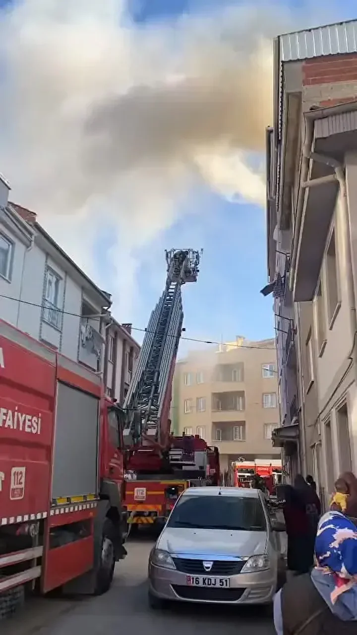 bursada bes katli apartmanin catisinda cikan yangin sonduruldu 4 mO27Fsed
