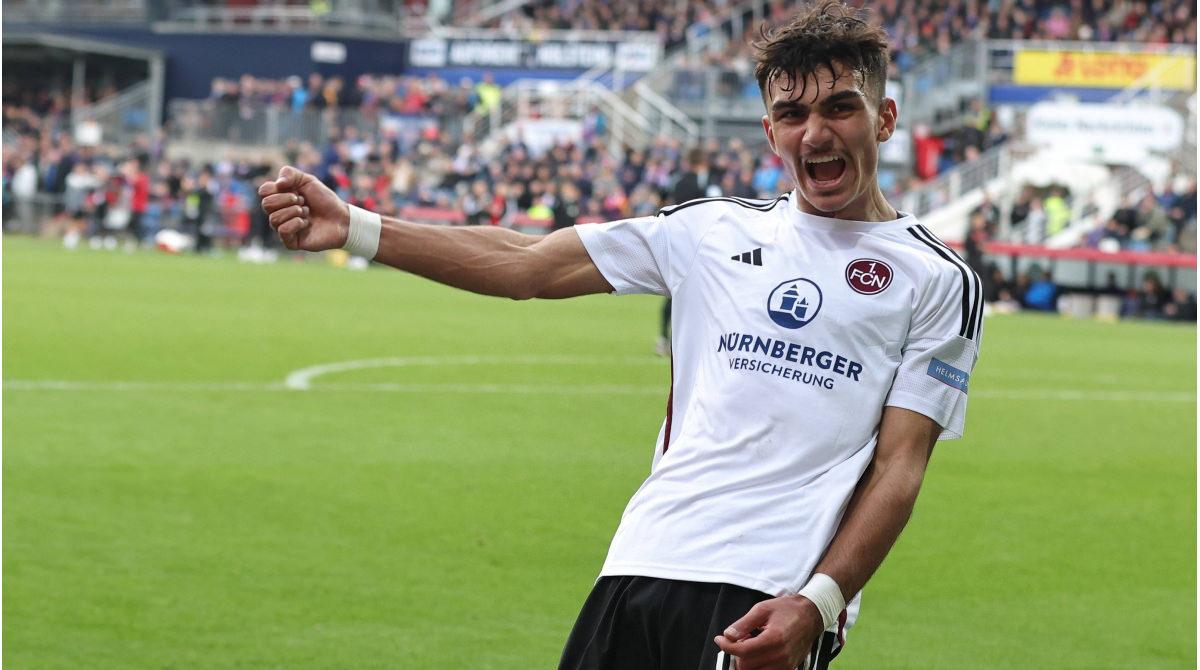 Can Uzun Süper Lig devinin kapısından dönmüş! Tam 1 yıl bekledi argümanı 1 can uzun super lig devinin kapisindan donmus tam 1 yil bekledi argumani 0 O3FG4aUL