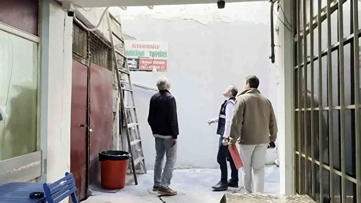 catirdama sesleri panige sebep oldu 2 katli bina tahliye edildi 2 gYrqMDLA