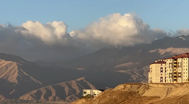 Cilo Dağı üzerindeki bulut kümesiyle mest etti 3 cilo dagi uzerindeki bulut kumesiyle mest etti 2