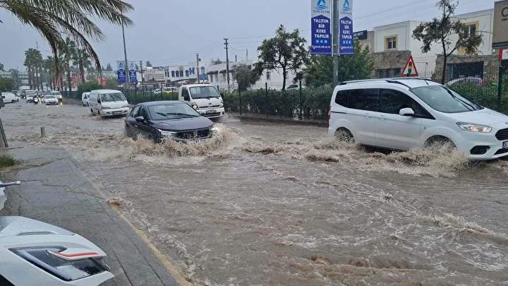 Çok kuvvetli geliyor: Meteorolojiden 4 ile turuncu 16 ile sarı kodlu ikaz 3 cok kuvvetli geliyor meteorolojiden 4 ile turuncu 16 ile sari kodlu ikaz 2 vTXL4svs