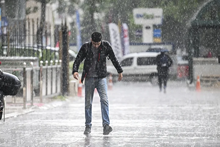 Çok kuvvetli geliyor: Meteorolojiden 4 ile turuncu 16 ile sarı kodlu ikaz 4 cok kuvvetli geliyor meteorolojiden 4 ile turuncu 16 ile sari kodlu ikaz 3 lfFdtvi5