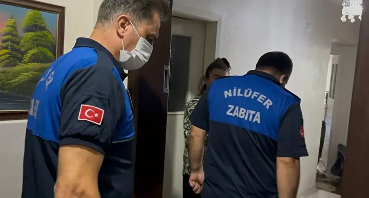 cop konuta donen daireden iki kamyon atik cikti belediye gruplari soke oldu 1 pJTZ4MOt