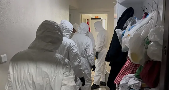 cop konuta donen daireden iki kamyon atik cikti belediye gruplari soke oldu 4