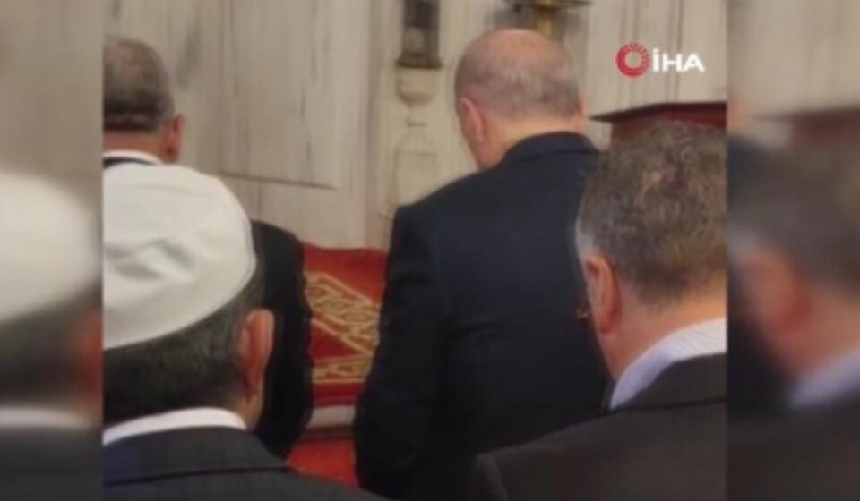 cumhurbaskani erdogan cuma namazini guneysu merkez camiinde kildi TnfxiXRC.jpg