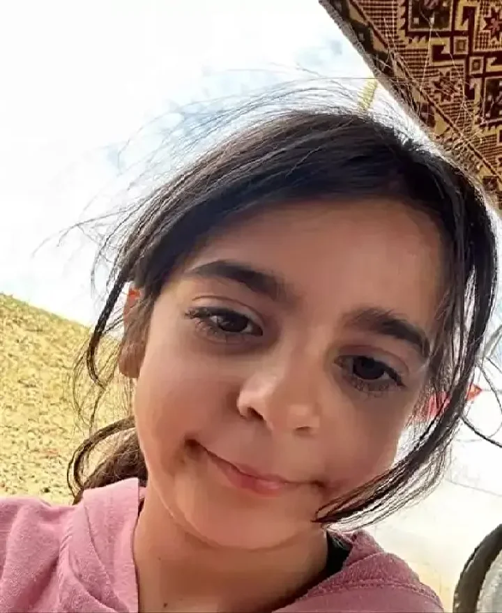 Diyarbakır'da tahliye edilen Güranlar Narin'in kabrini ziyaret edip gözyaşı döktü 1 diyarbakirda tahliye edilen guranlar narinin kabrini ziyaret edip gozyasi doktu 0 lOtMeq19