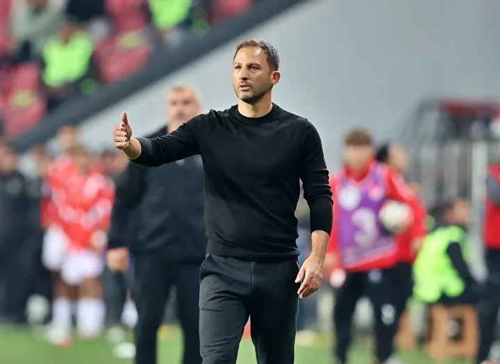 Domenico Tedesco puan kaybının sebebini açıkladı: 'Bahaneler üretmeyi sevmem...' 3 domenico tedesco puan kaybinin sebebini acikladi bahaneler uretmeyi sevmem 2 Bw7irrq6