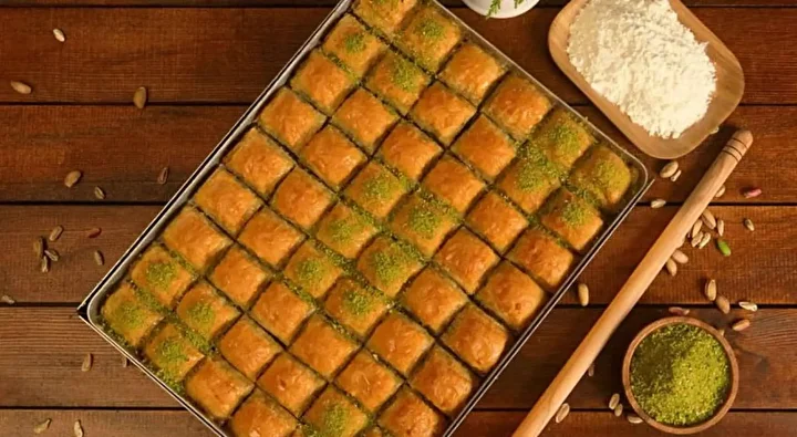 Dünyanın en âlâ 100 tatlısı açıklandı: 144 bin oy kullanıldı Türkiye'den 4 lezzet listeye damga vurdu 1 dunyanin en l 100 tatlisi aciklandi 144 bin oy kullanildi turkiyeden 4 lezzet listeye tkG1IHQK