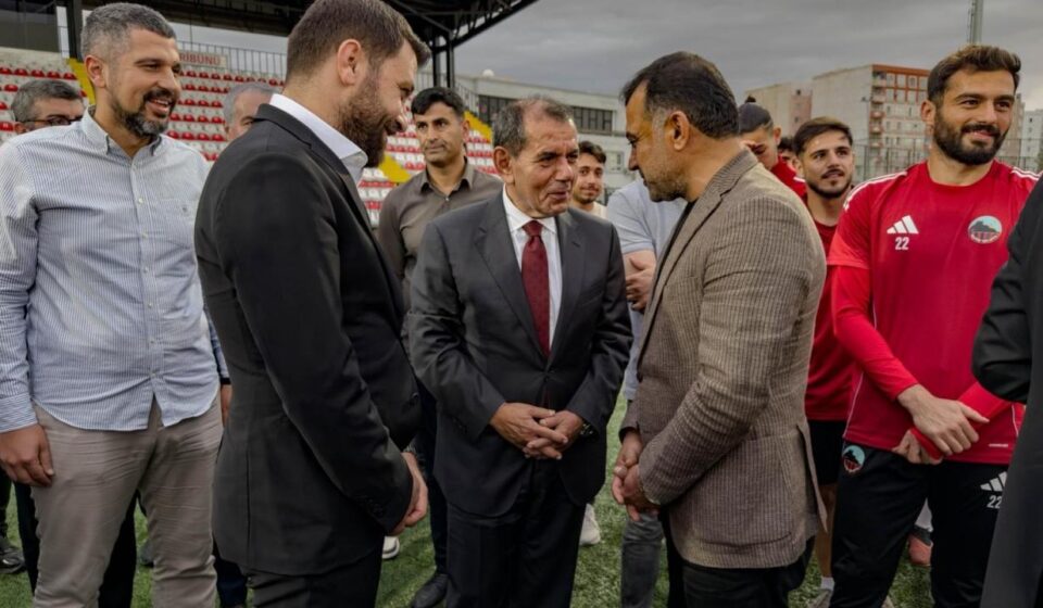 dursun ozbekten 2 lig takimina ziyaret MQzt2pF5.jpg