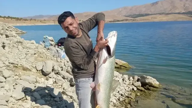 Elazığ’da amatör balıkçı 22 kiloluk turna yakaladı elazigda amator balikci 22 kiloluk turna yakaladi 1hlDMCR2.webp