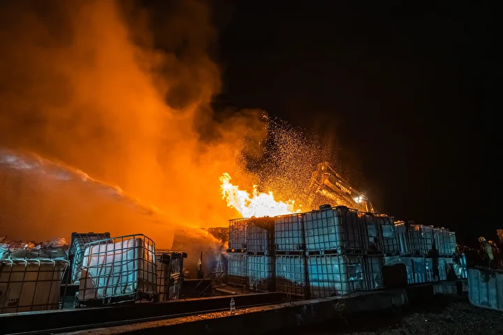 elmadagda geri donusum fabrikasinda cikan yangin denetim altina alindi 13 sVqlnHcw